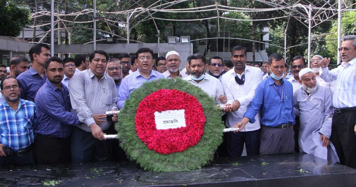 বঙ্গবন্ধুর-প্রতিকৃতিতে-ইইডির-প্রধান-প্রকৌশলীর-শ্রদ্ধা