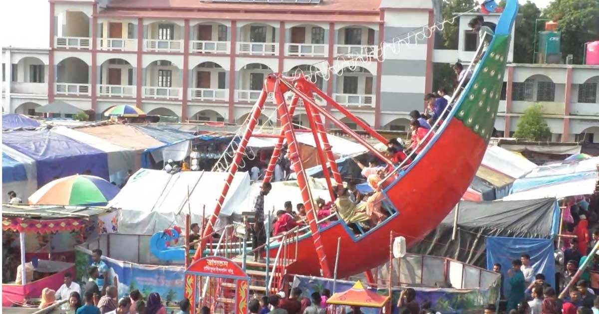 জমে উঠেছে শত বছরের পুরোনো একটি ‘ঈদ মেলা’