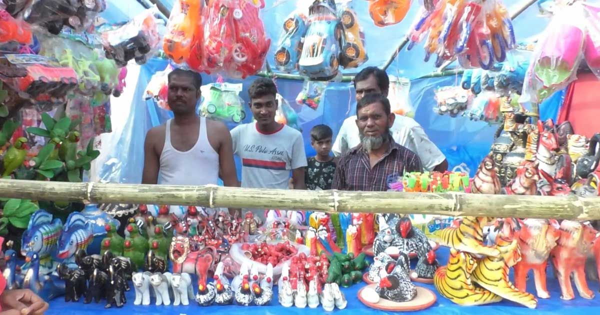 জমে উঠেছে শত বছরের পুরোনো একটি ‘ঈদ মেলা’