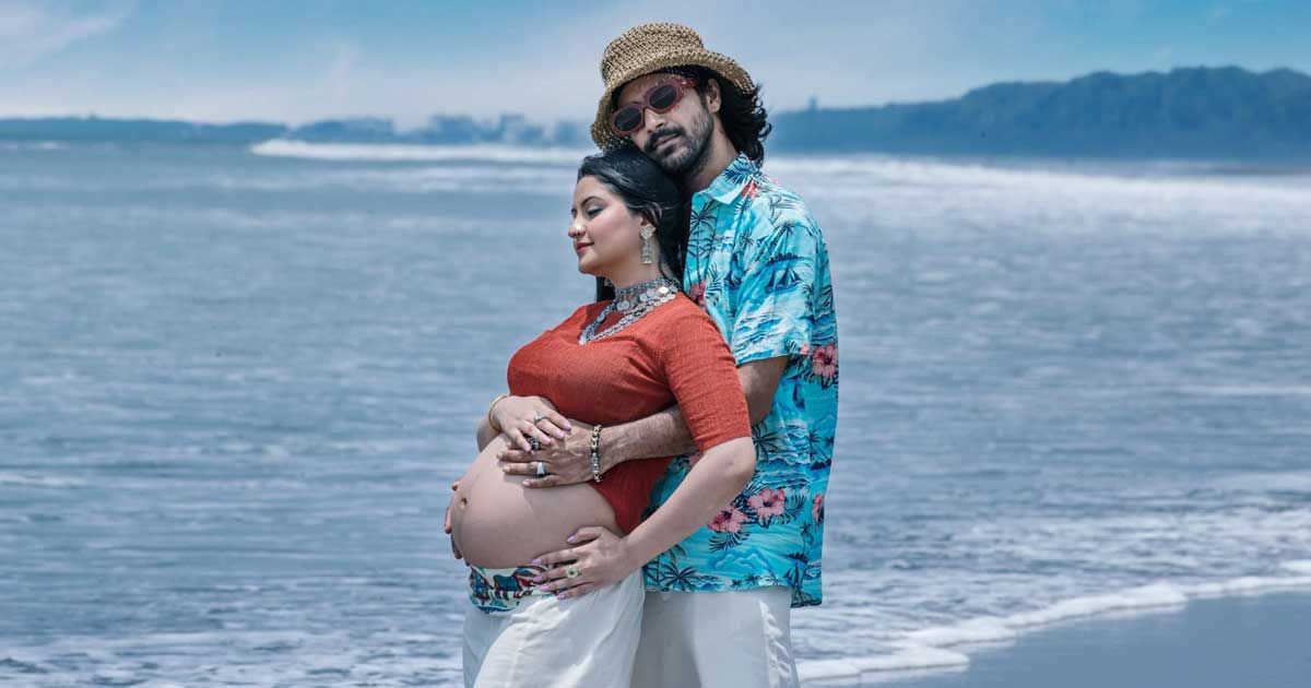 বেবি-বাম্প-নিয়ে-মা-দিবস-উদযাপন-পরীমনির