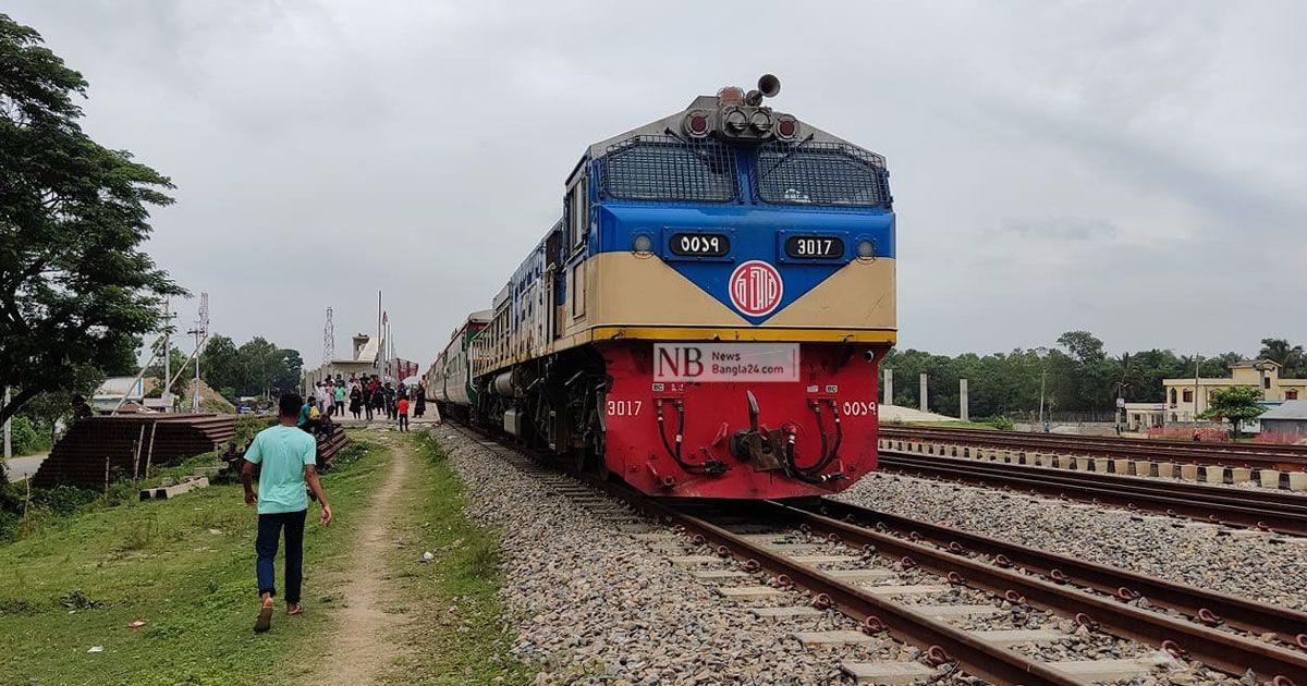 দশ-ঘণ্টা-পর-৩-রুটে-ট্রেন-চলাচল-শুরু 