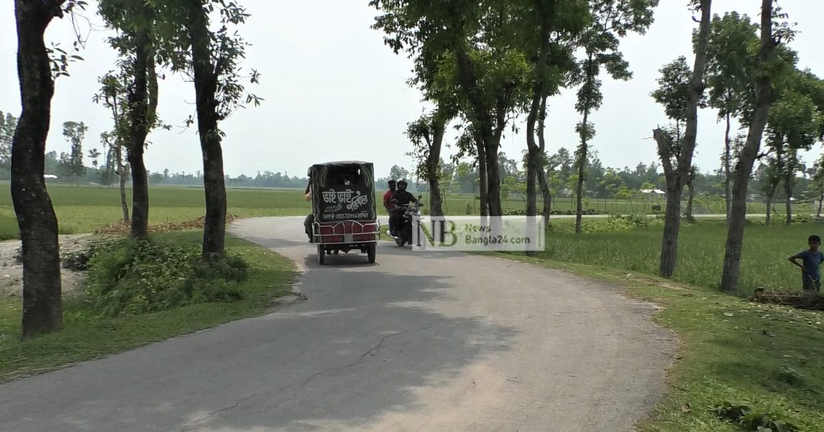 ১২ কিলোমিটারে ৭২ বাঁক, চলাচলে ভোগান্তি