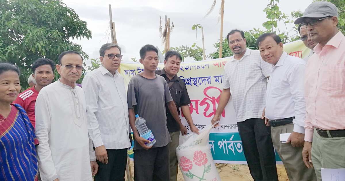 খাবার-পানি নিয়ে লামার সেই ৩ পাড়ায় পরিদর্শক দল