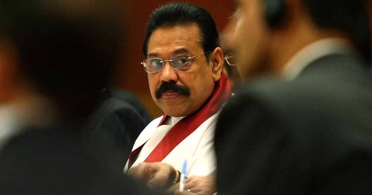 হেলিকপ্টারে ‘পালিয়েছেন’ মাহিন্দা রাজাপাকসে 