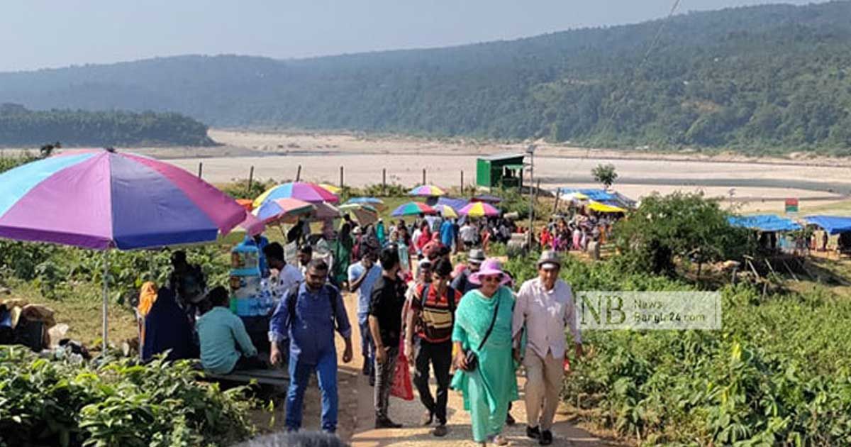 জাফলংয়ে ফি আদায়ের আইনি বিধান জানতে চান মন্ত্রী