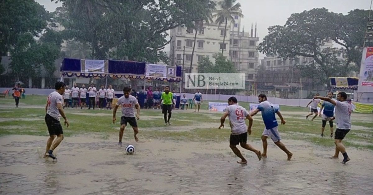 খেলাধুলায় বন্ধুত্বের বন্ধনে মিলিত