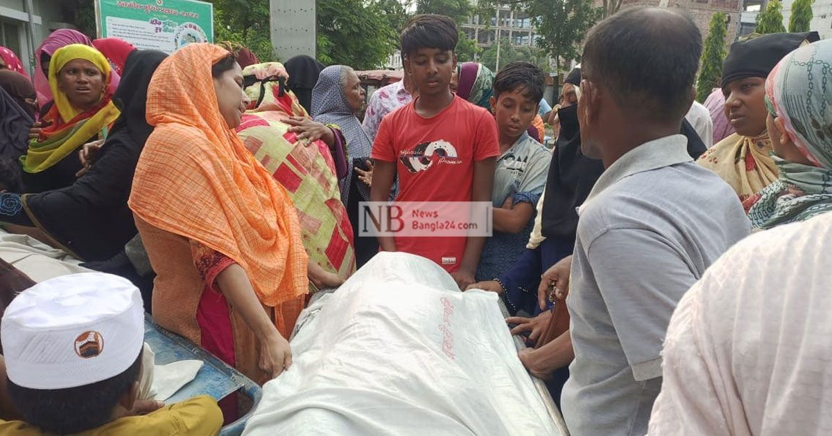 প্রাইভেট কার খাদে, দুজন নিহত