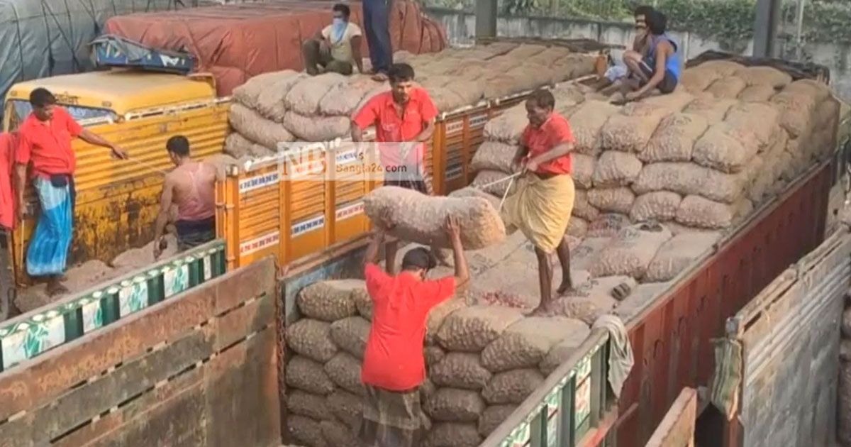 বেনাপোল বন্দর: ৬ ক্রেনের ৩টি অচল, পণ্য ওঠানামা ব্যাহত 