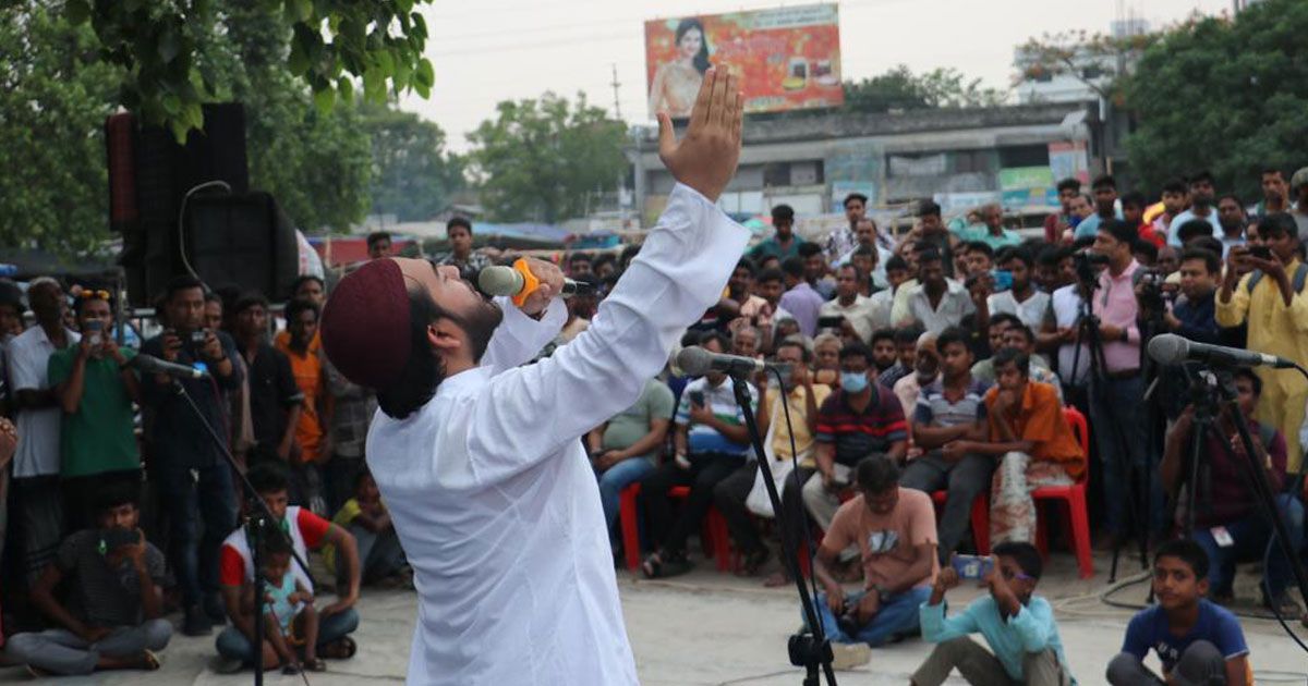 উগ্রবাদ প্রতিরোধে চাঁপাইনবাবগঞ্জে নাটক ‘মুখোশ’