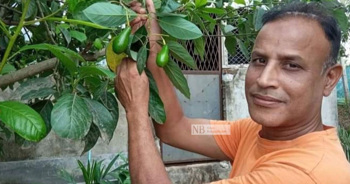 যেভাবে কৃষিকাজে ভাইরাল অধ্যাপক প্রিন্স