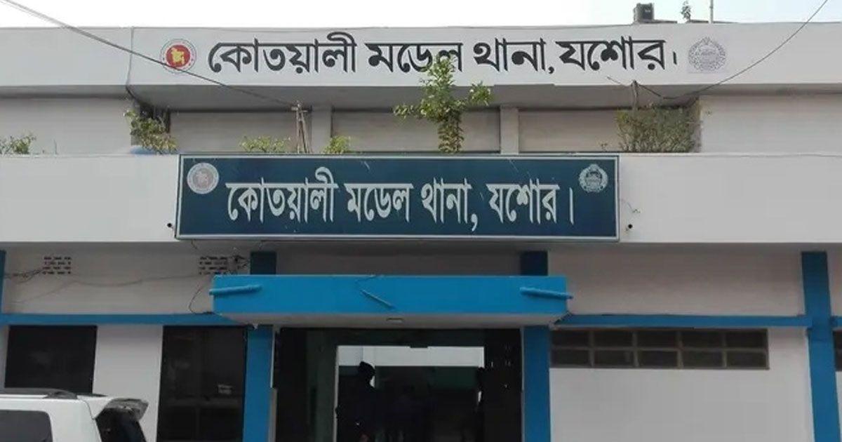 ছেলেকে ‘হত্যার’ পর নিজের ফাঁসির দাবি 