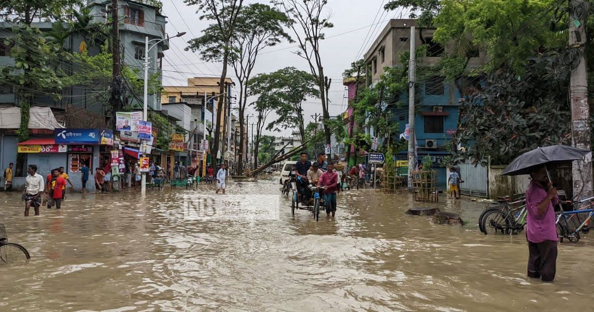 ভয়াবহ রূপ নিচ্ছে বন্যা, পানিবন্দি লক্ষাধিক মানুষ