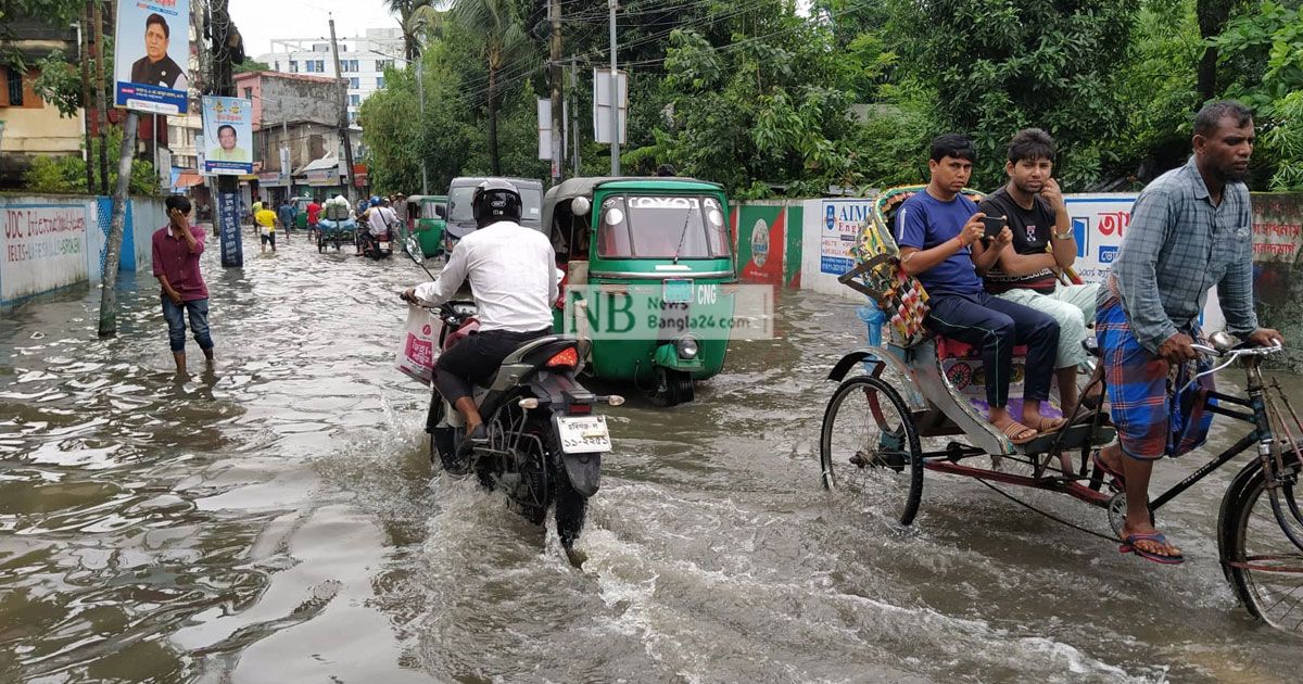 ভয়াবহ রূপ নিচ্ছে বন্যা, পানিবন্দি লক্ষাধিক মানুষ
