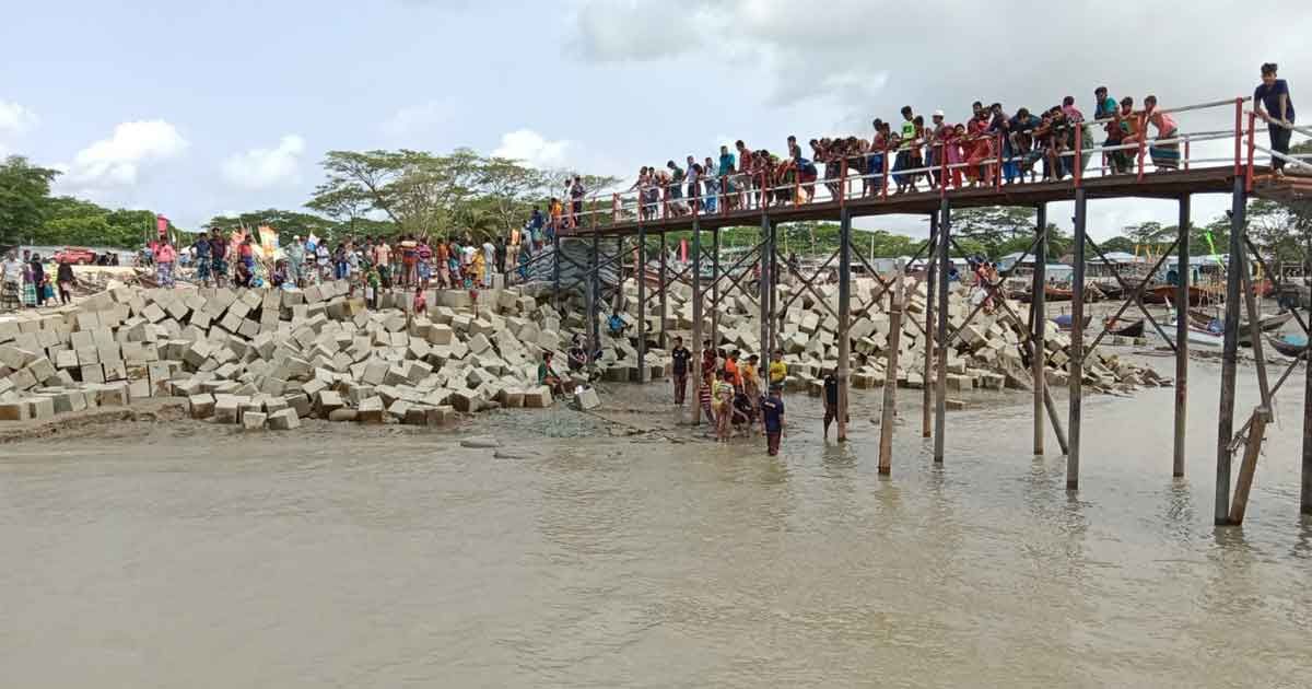 মেঘনায়-চিংড়ি-রেণু-ধরতে-নেমে-জেলে-নিখোঁজ