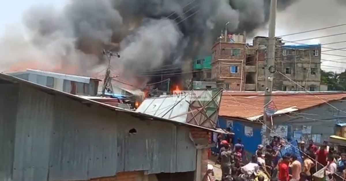 আগুনে-পুড়ছে-চট্টগ্রাম-ইপিজেডের-পাশের-এলাকা