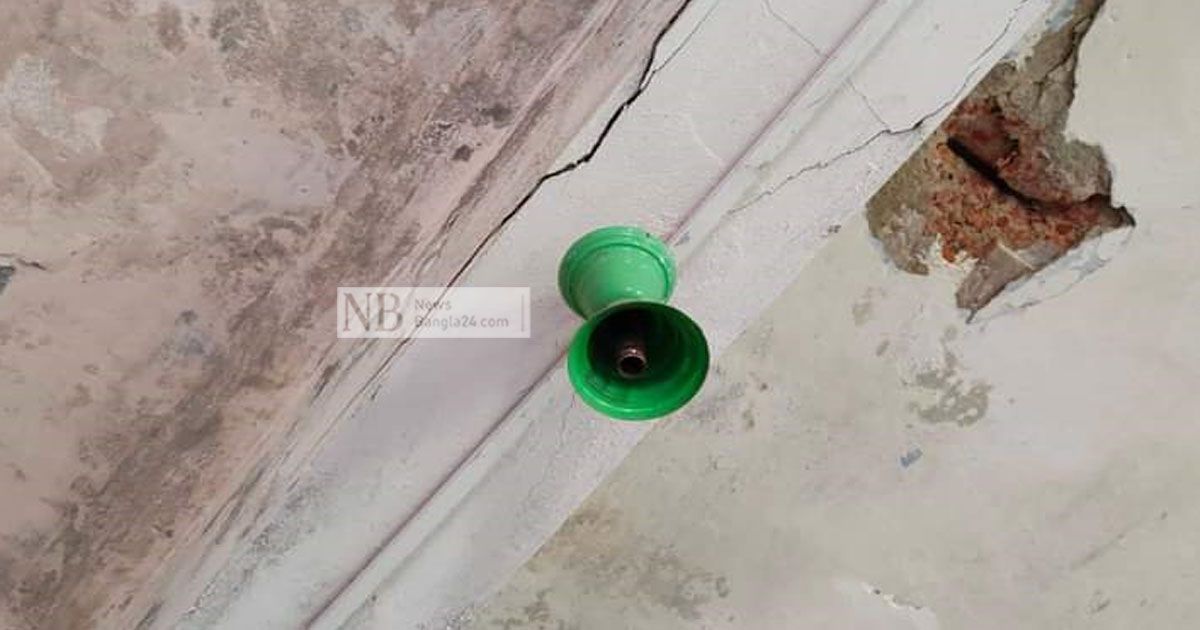 স্কুলের সিলিং ফ্যান পড়ে আহত ৪ ছাত্রী