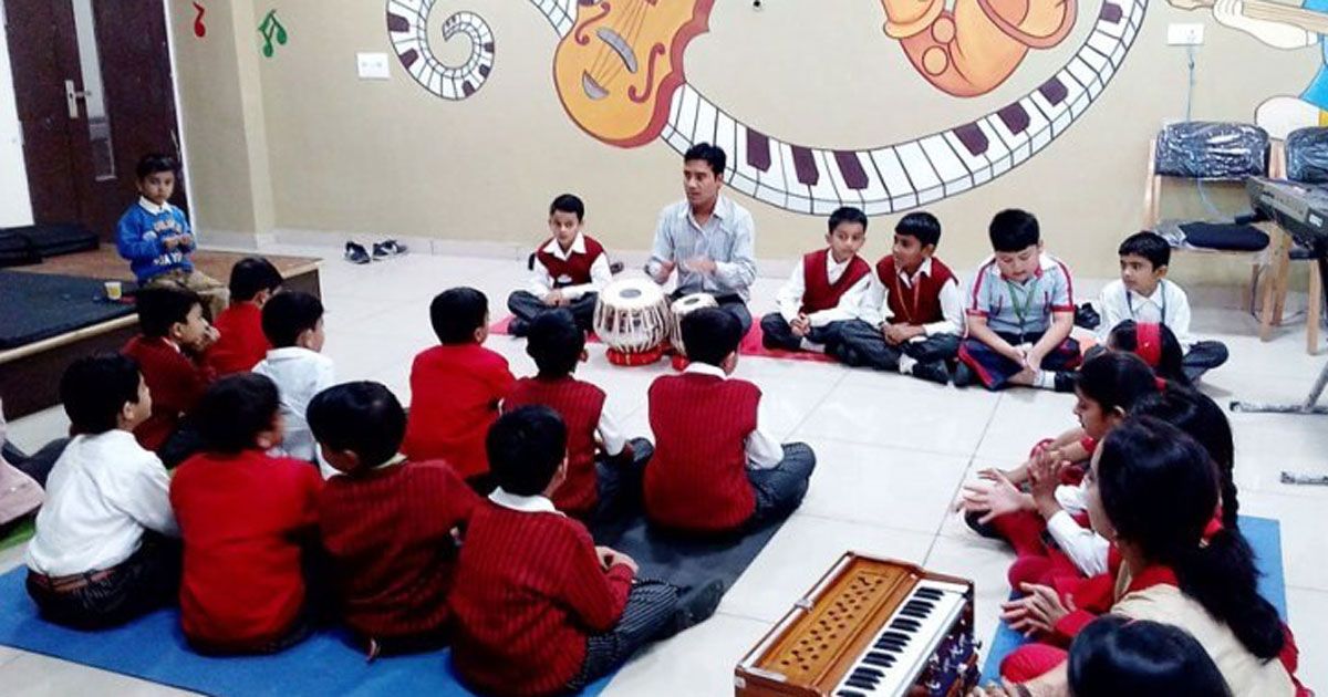 প্রাথমিকে স্কুলেই গান শেখানোর উদ্যোগ