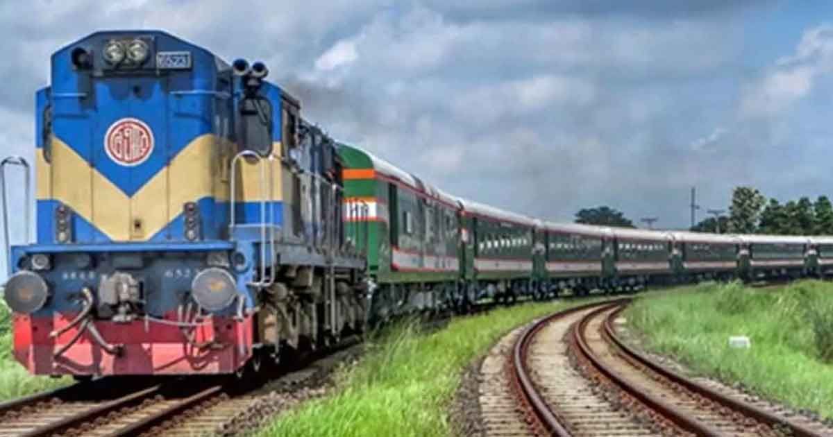 কালোবাজারিতে রেলকর্মী, স্টেশন মাস্টারের অভিযোগ