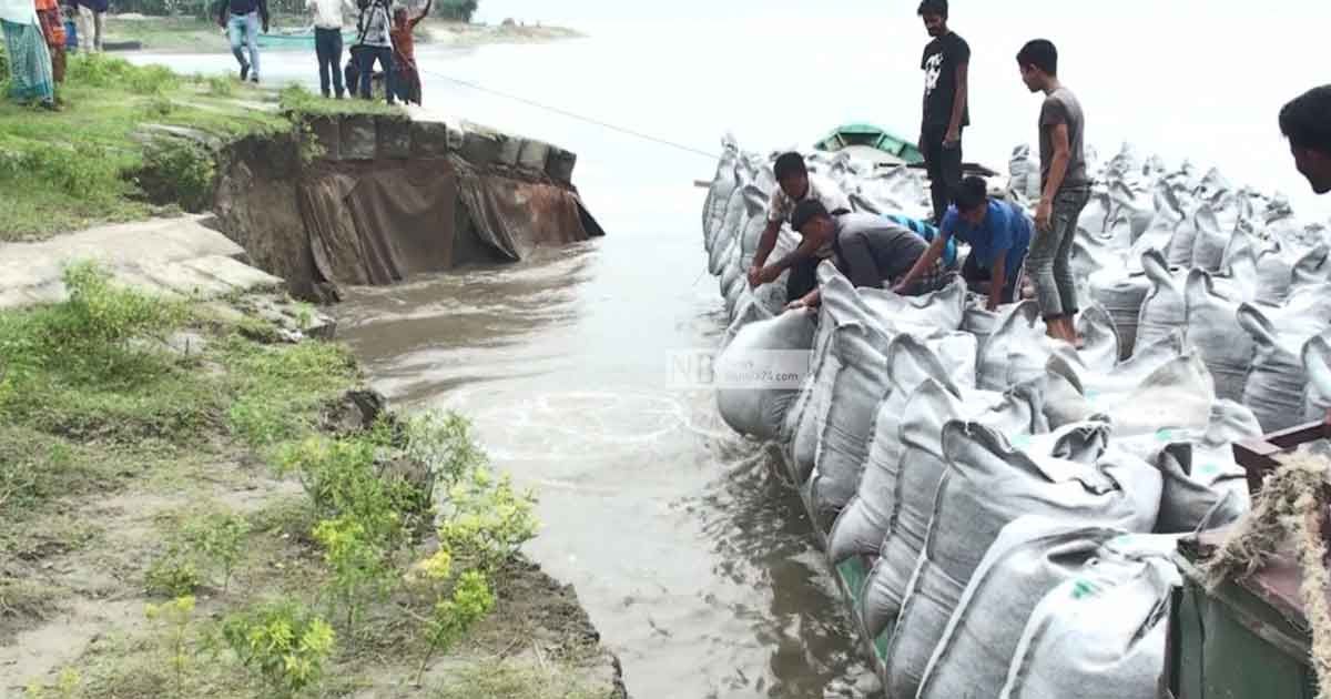 The-left-bank-of-the-Jamuna-collapsed-on-the-dam