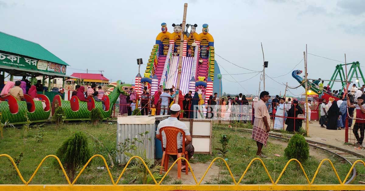 পার্কে প্রাণবন্ত বিস্তীর্ণ চরাঞ্চল