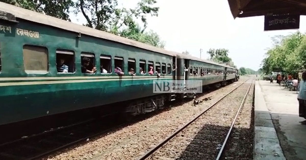 লাইন-থেকে-গাছ-সরানোয়-খুলনায়-স্বাভাবিক-ট্রেন-চলাচল