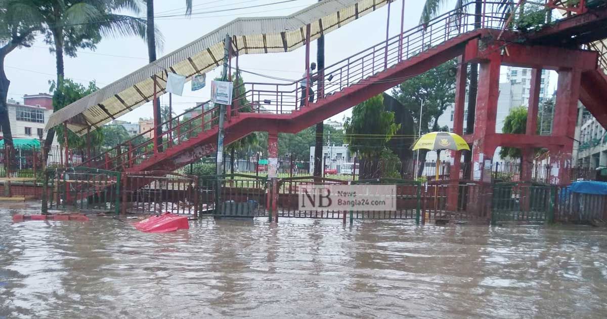 ভ্যাপসা গরমের পর সড়ক ডোবানো বৃষ্টি