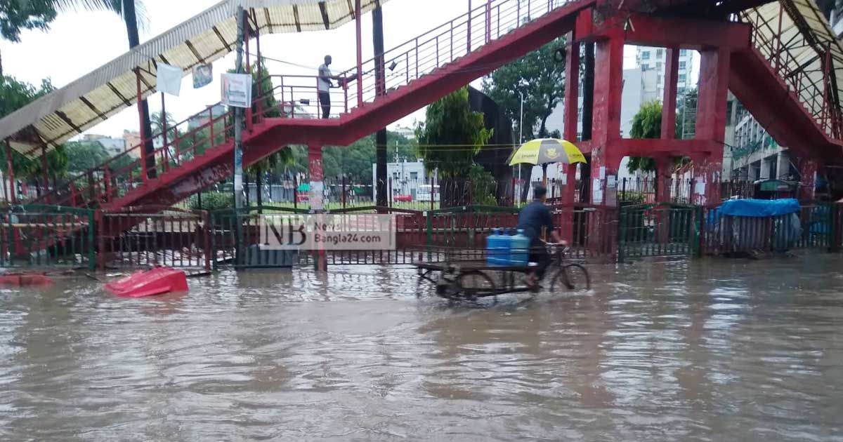 ভ্যাপসা গরমের পর সড়ক ডোবানো বৃষ্টি