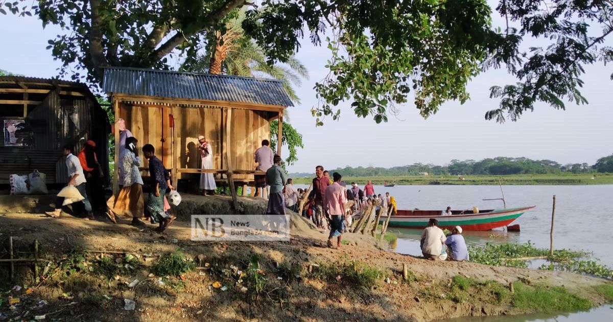 এক স্থানে দুই খেয়াঘাট: চেয়ারম্যানের বিরুদ্ধে পরোয়ানা