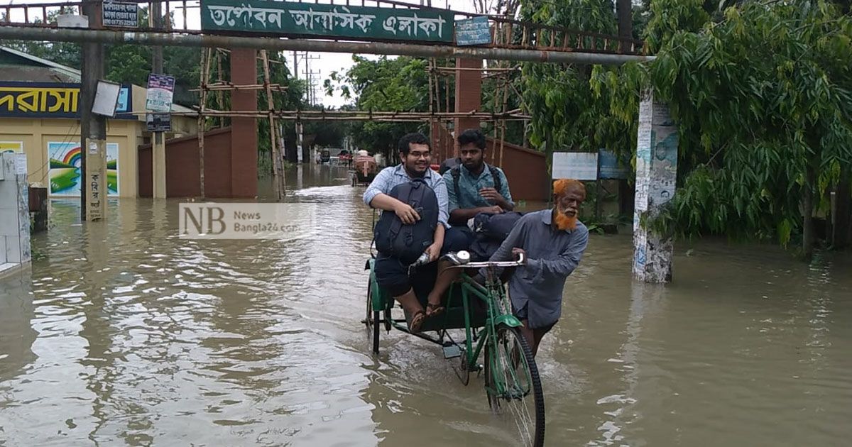 সিলেট শহর ছেড়ে গ্রামে যাচ্ছেন বন্যার্তরা