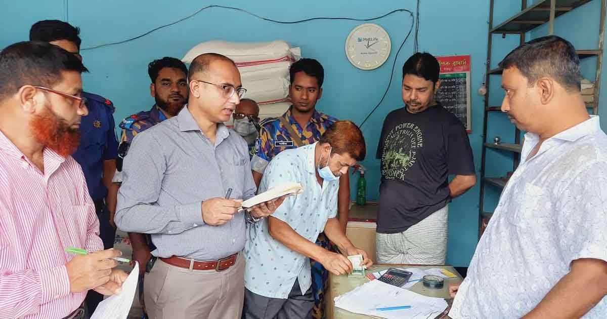 আটা-ক্রয়-বিক্রয়ে-নেই-রসিদ-৬০-হাজার-টাকা-দণ্ড