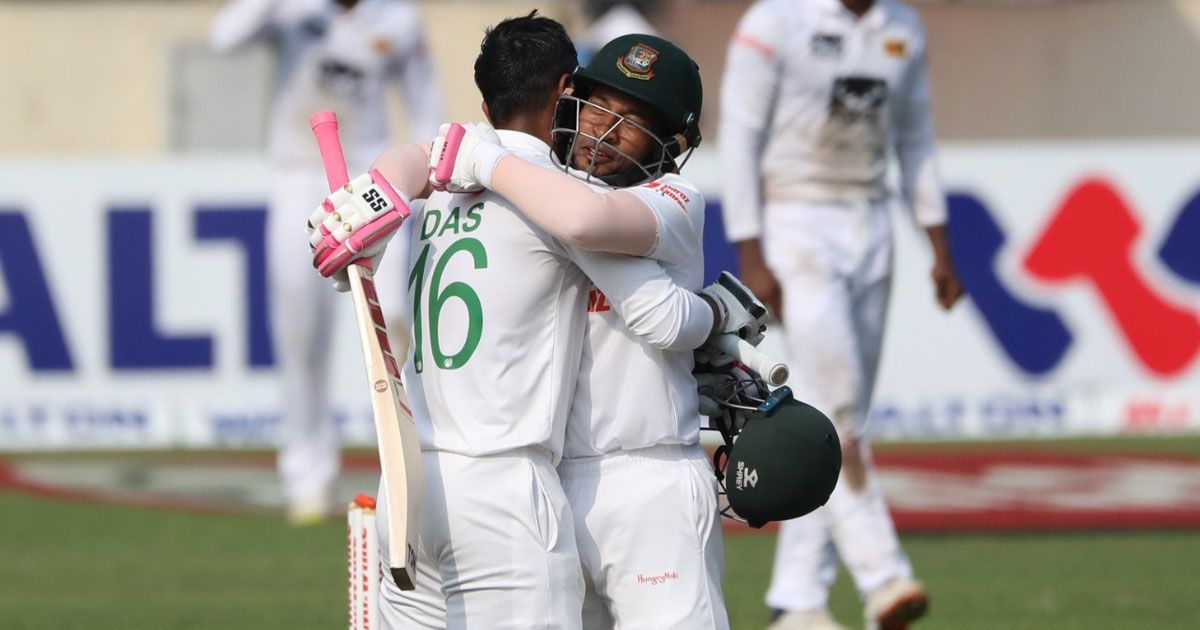বিপর্যয় সামলে ঢাকা টেস্টের নিয়ন্ত্রণে বাংলাদেশ