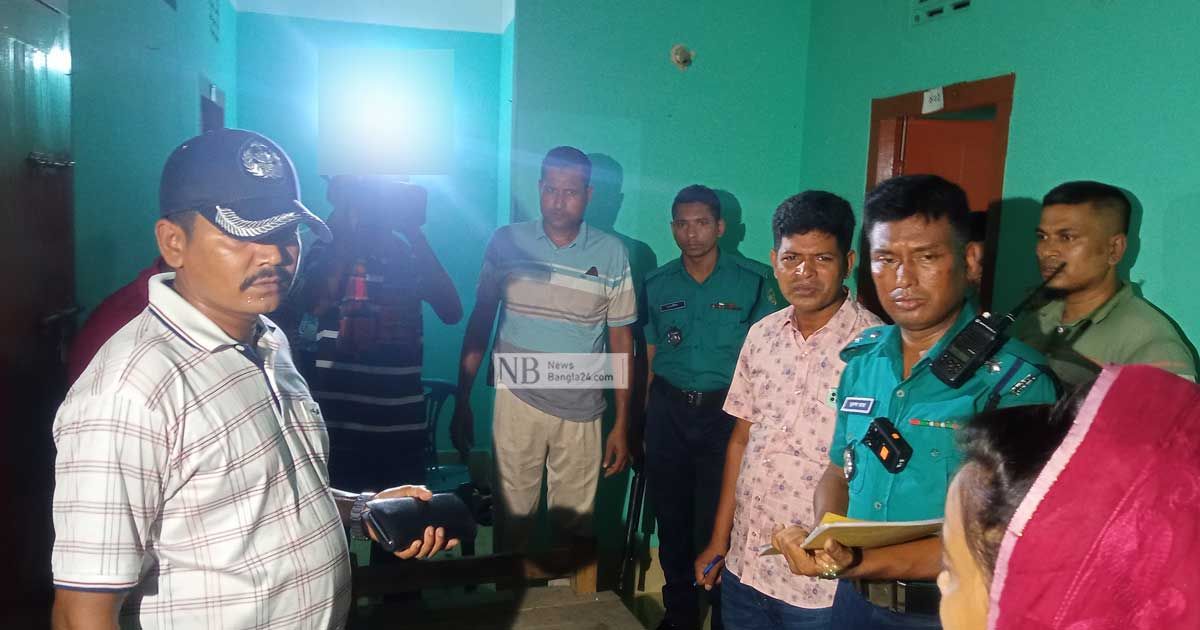 মেসে সিলিং ফ্যানে ঝুলছিল ক‌লেজছাত্রীর দেহ