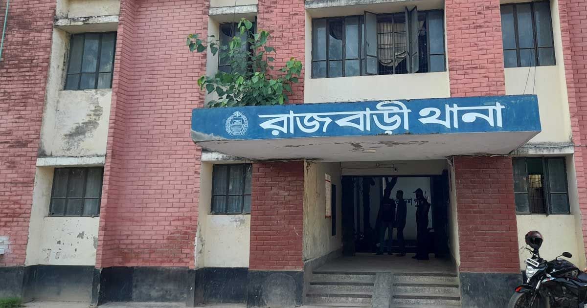 কিশোরী ধর্ষণের মামলায় সৎ বাবা গ্রেপ্তার