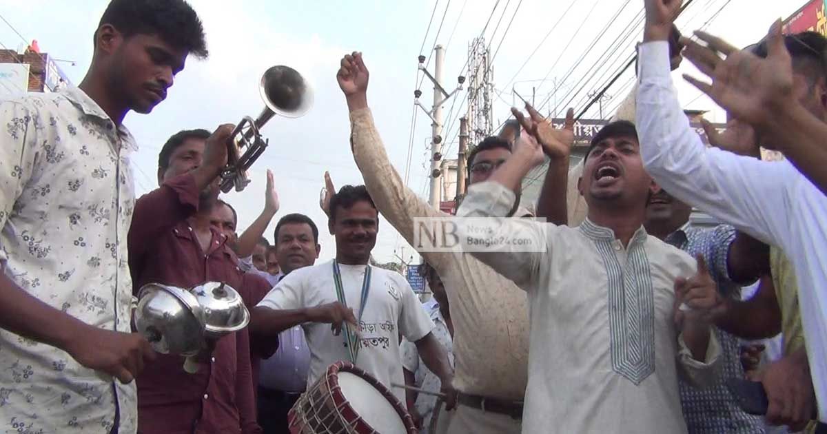 পদ্মা সেতুর উদ্বোধনের ক্ষণ ঘোষণায় আনন্দ মিছিল