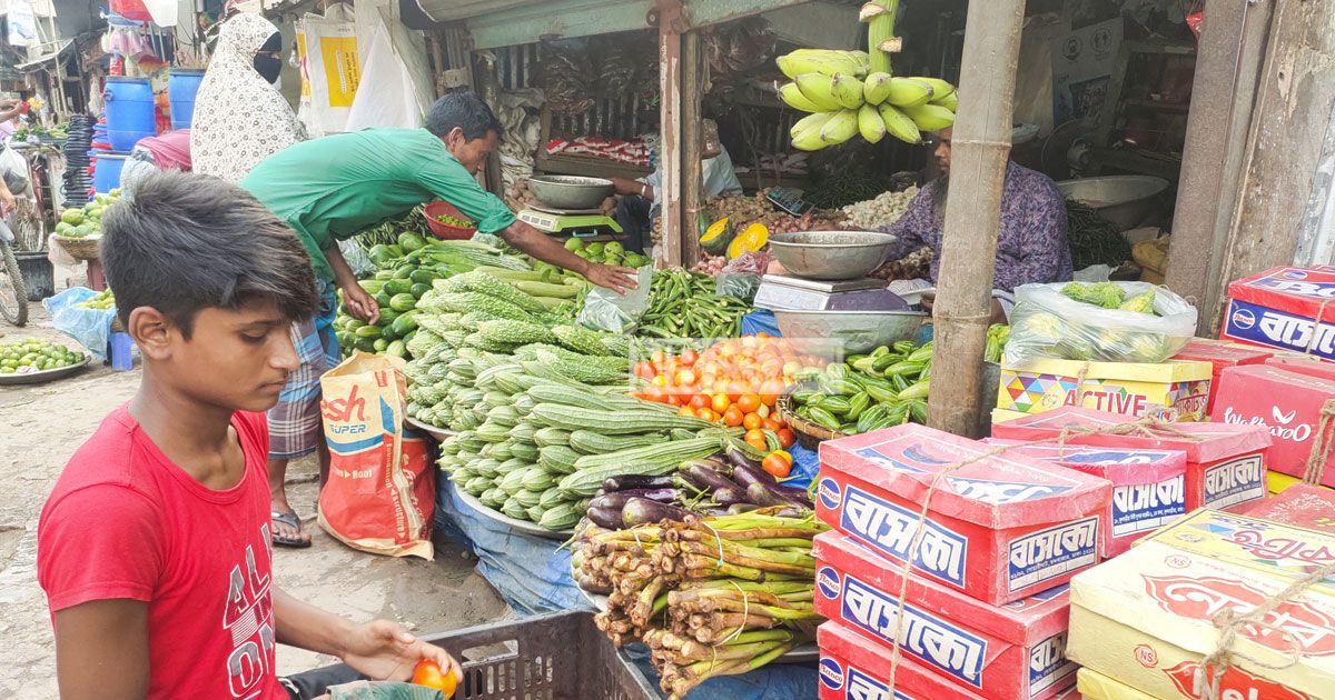 হাত বদলে সবজির দাম তিন গুণ