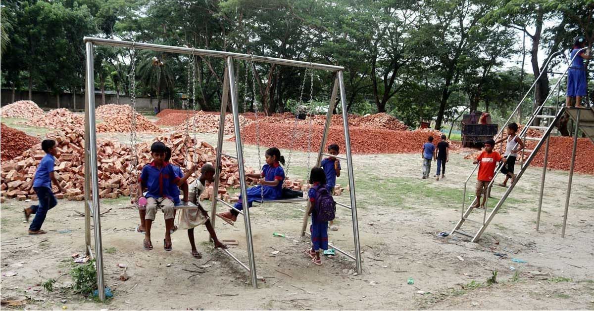 স্কুলমাঠে ইটের খোয়া: এবার কারাগারে প্রধান শিক্ষক