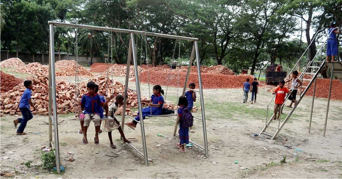 স্কুলমাঠে-ইটের-খোয়া-এবার-কারাগারে-প্রধান-শিক্ষক