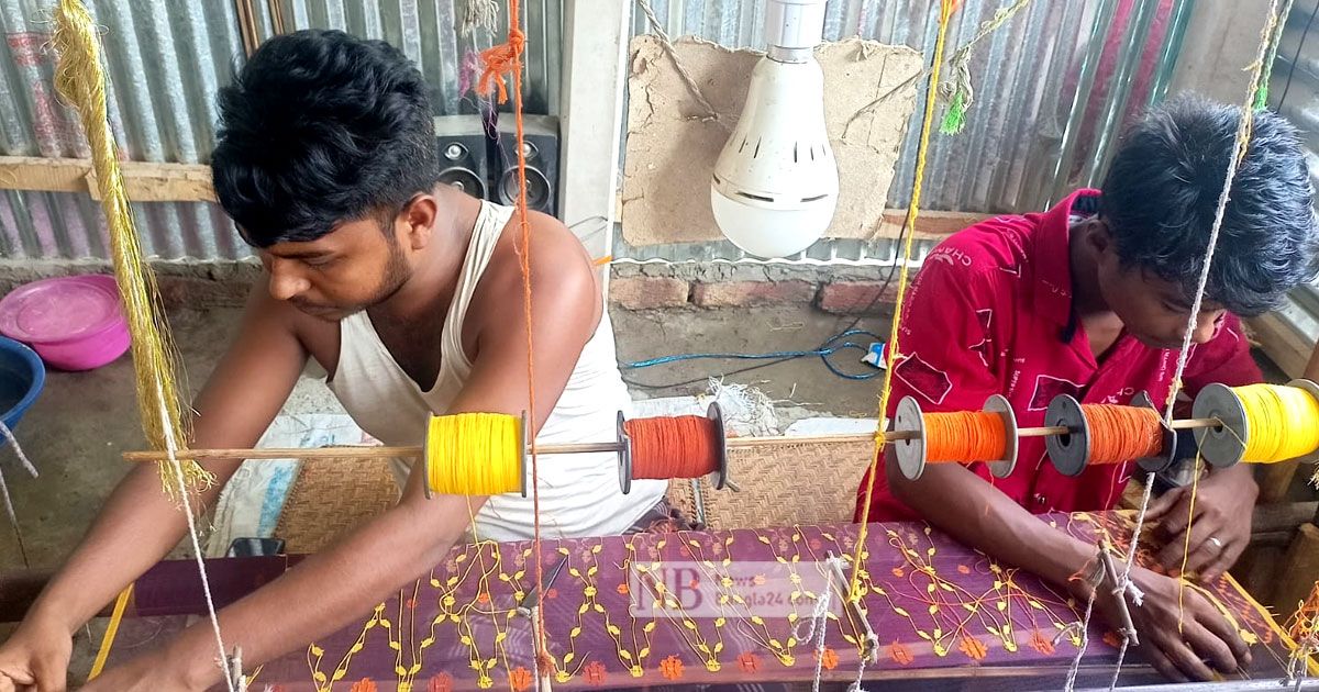আশ্রয়ণের ঘরে জামদানির সুতায় স্বপ্ন বুনন