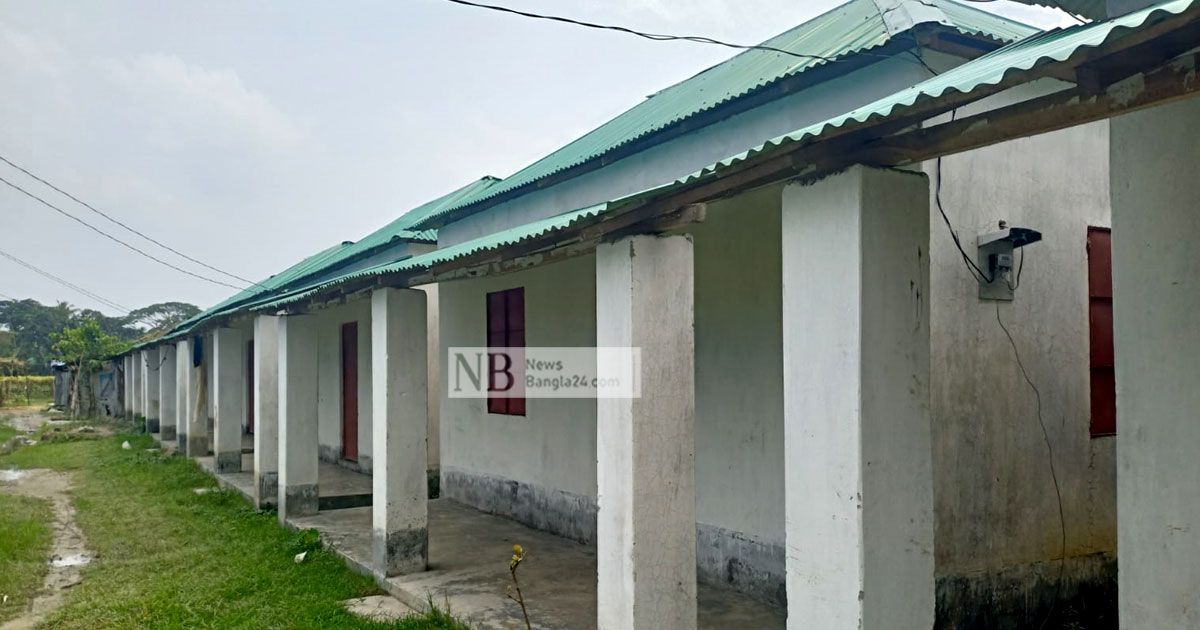 আশ্রয়ণের ঘরে জামদানির সুতায় স্বপ্ন বুনন