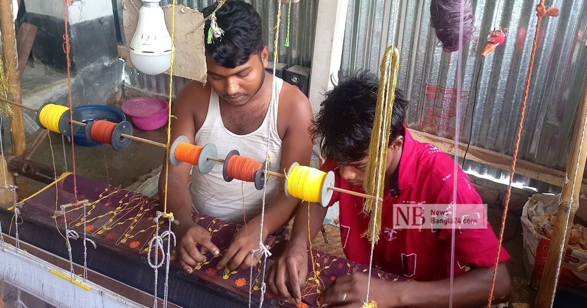 আশ্রয়ণের ঘরে জামদানির সুতায় স্বপ্ন বুনন