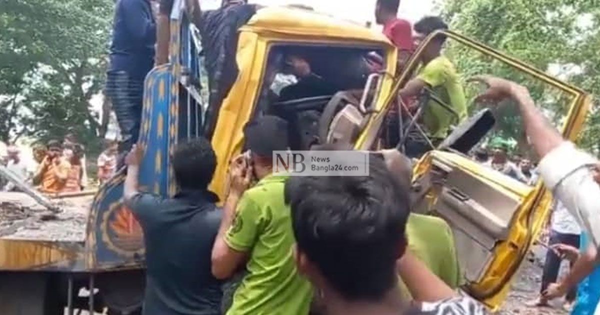 বাস-ট্রাকের সংঘর্ষে চালক নিহত