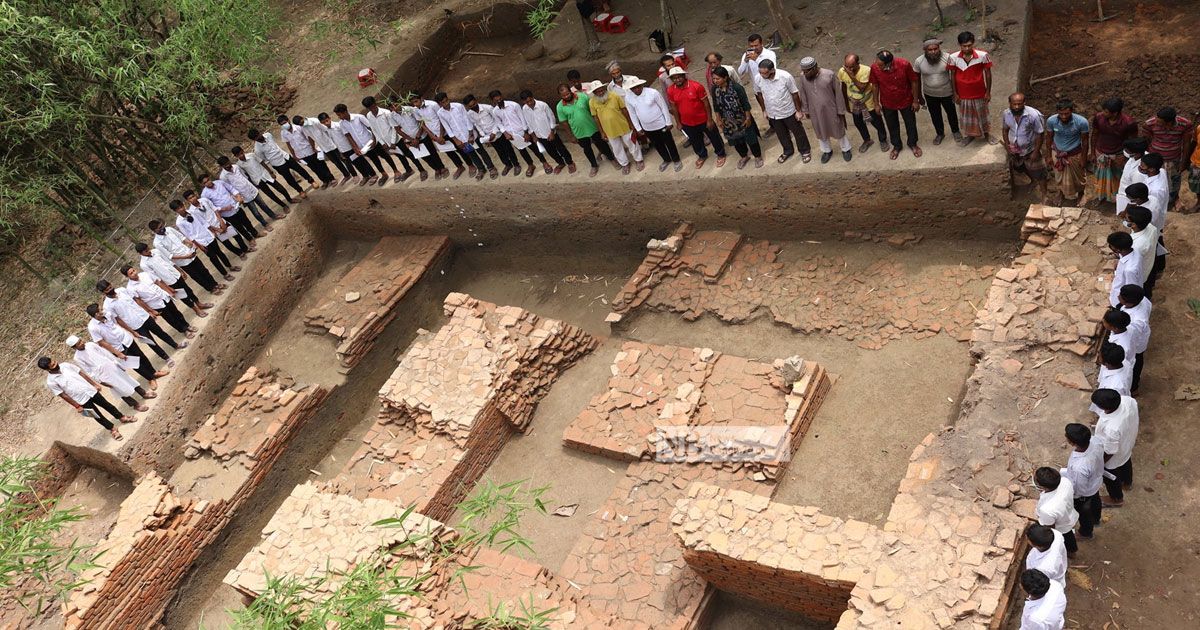 হাজার বছর আগে কারা ছিল এখানে