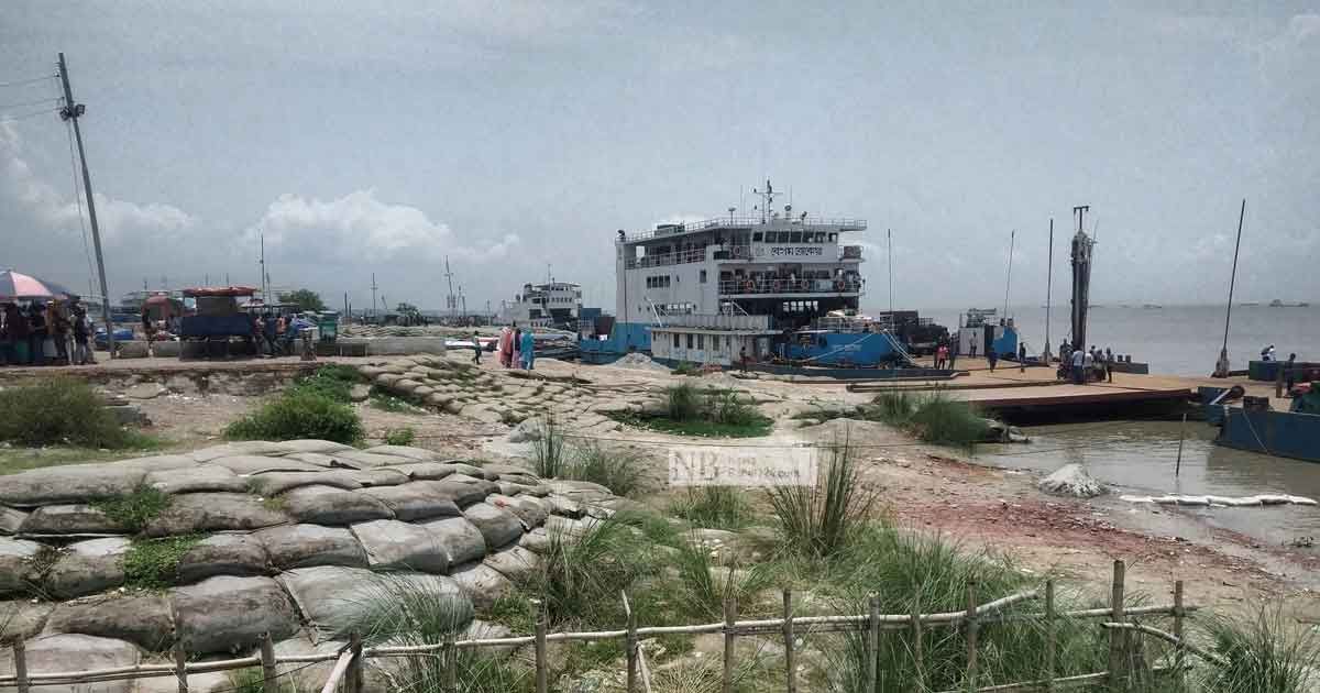 শিমুলিয়া-বাংলাবাজার-নৌরুটে-ফেরি-চলাচল-বন্ধ