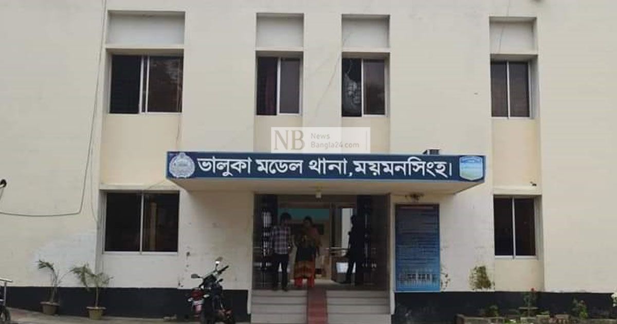 নদীর পাড়ে তরুণীর রক্তাক্ত মরদেহ