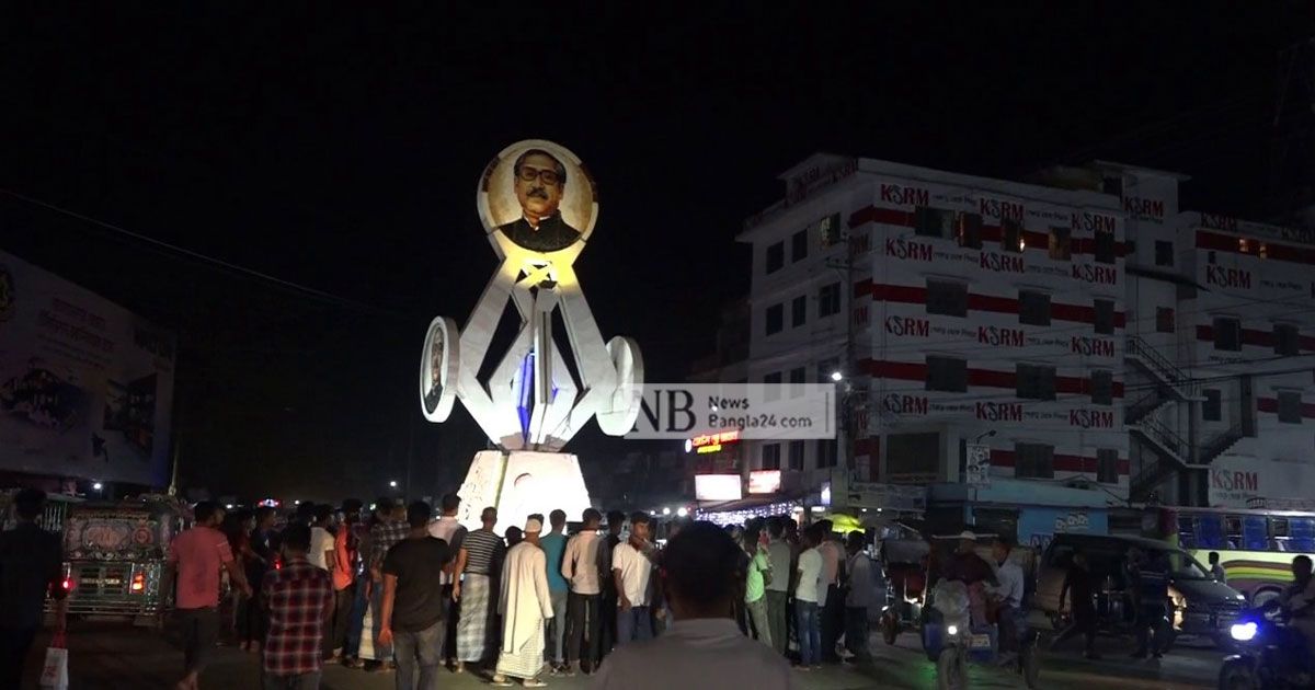 বঙ্গবন্ধুর ম্যুরাল ভাঙচুরের চেষ্টায় যুবক আটক