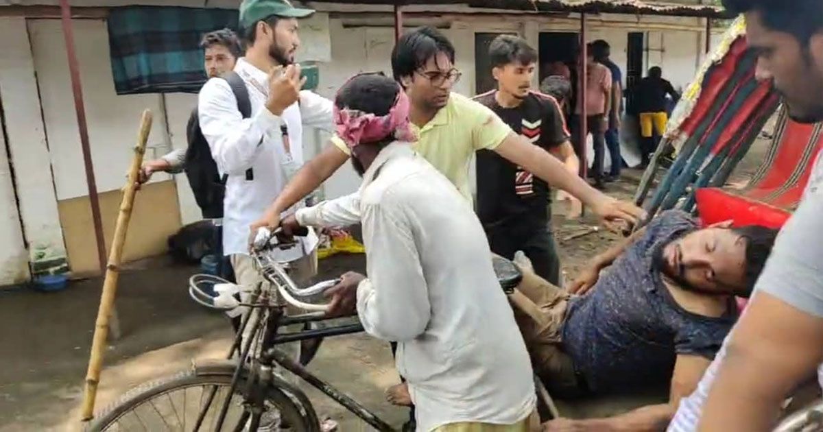 ছাত্রদলের তিনজনের রক্ষাকর্তা যখন ছাত্রলীগের দুই নেতা