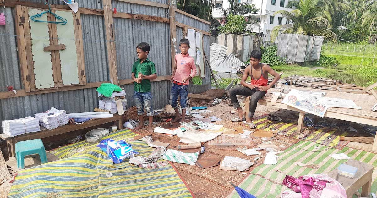 দৌলতখানে ঝড়ে মাদ্রাসা লন্ডভন্ড, ৫ শিক্ষার্থী আহত