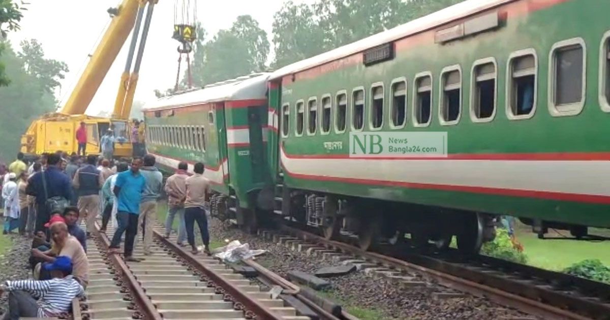 বগি-লাইনচ্যুত-১০-ঘণ্টায়ও-স্বাভাবিক-হয়নি-ট্রেন-চলাচল