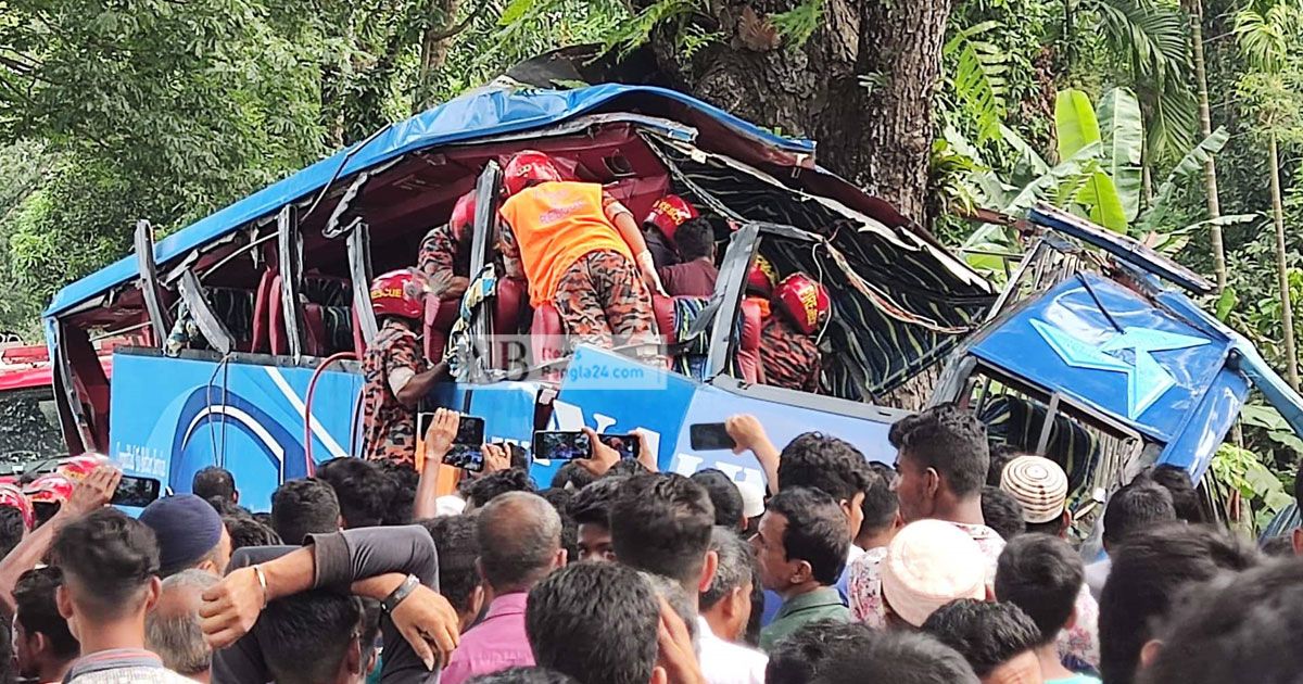 বরিশালে ভয়াবহ দুর্ঘটনায় ১০ বাসযাত্রী নিহত