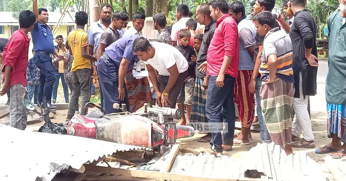স্কুল চলাকালীন ‘হামলা’, ২ নারী আটক
